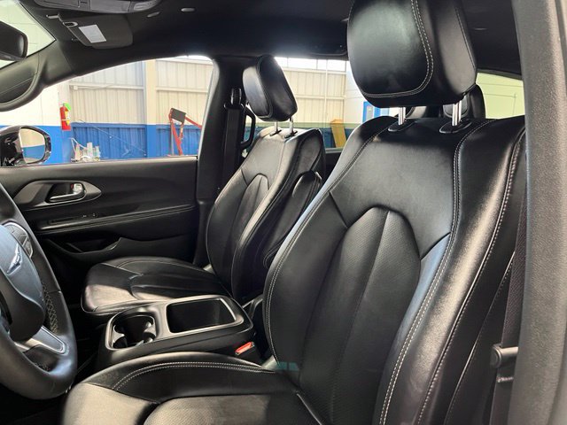 Used 2025 Chrysler Pacifica Select FWD image 22