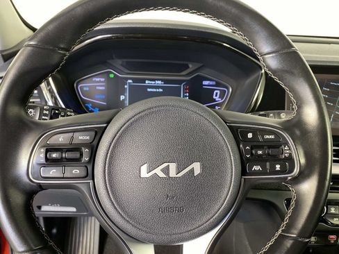 Used 2022 Kia Niro Touring Special Edition FWD image 16
