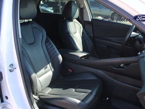 Used 2024 Hyundai Elantra Limited image 11