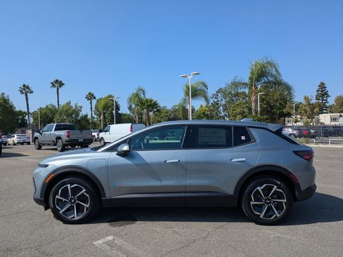 Used 2026 Chevrolet Equinox EV LT image 2