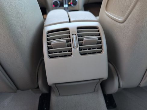 Used 2013 Mercedes-Benz C 250 Sedan image 18