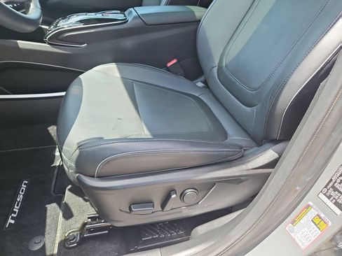 Used 2024 Hyundai Tucson Limited FWD image 16