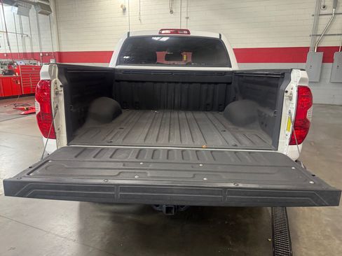 Used 2019 Toyota Tundra SR5 w/ SR5 Upgrade Package AWD/4WD image 34