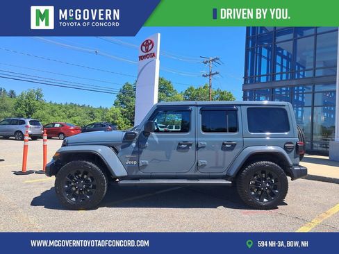 Used 2024 Jeep Wrangler Unlimited Sahara AWD/4WD image 2