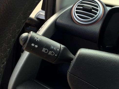 Used 2015 smart fortwo passion image 18