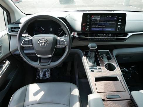 Certified 2023 Toyota Sienna XLE image 12