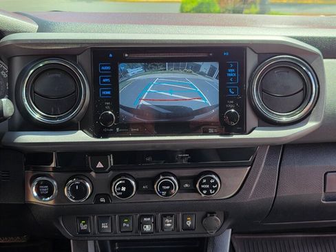 Used 2018 Toyota Tacoma TRD Off-Road w/ Technology Package AWD/4WD image 35