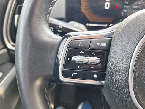 Used 2025 Kia Sorento S image 22