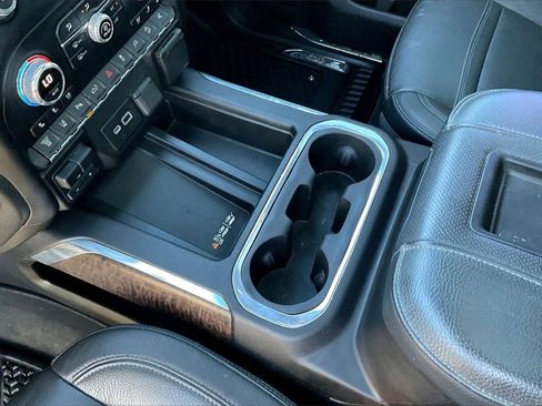 Used 2022 GMC Sierra 2500 Denali w/ Denali Black Diamond Edition image 17