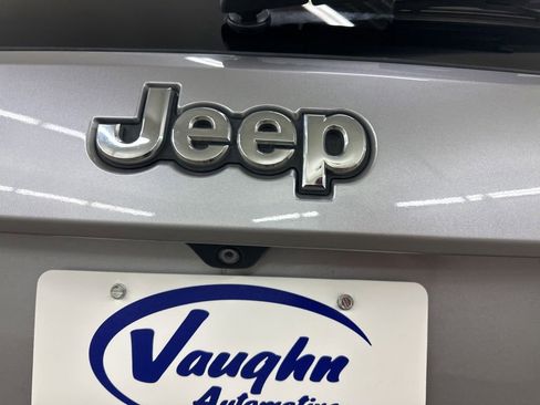 Used 2018 Jeep Grand Cherokee Limited w/ Luxury Group II AWD/4WD image 16
