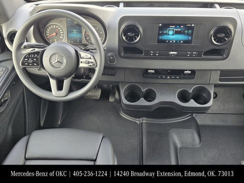 Used 2025 Mercedes-Benz Sprinter 2500 image 26