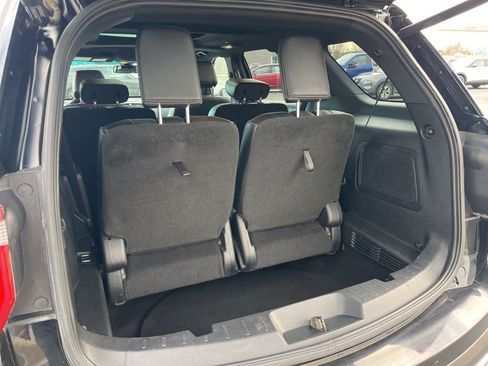 Used 2017 Ford Explorer Platinum image 16
