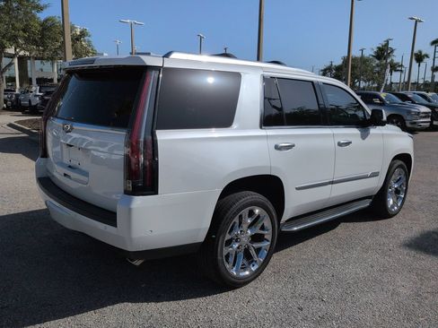 Used 2018 Cadillac Escalade Luxury RWD image 5