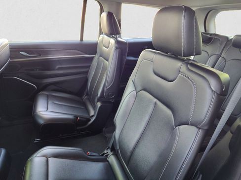 Used 2024 Jeep Grand Cherokee L Limited image 18