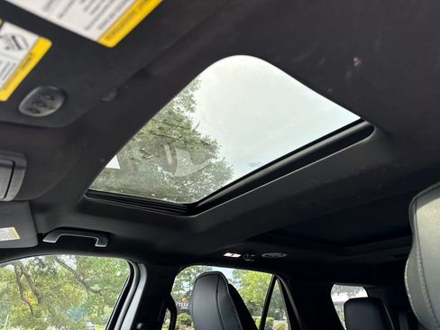 Used 2019 Ford Explorer XLT w/ Equipment Group 202A AWD/4WD image 14