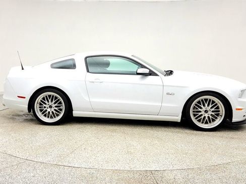 Used 2014 Ford Mustang GT image 4