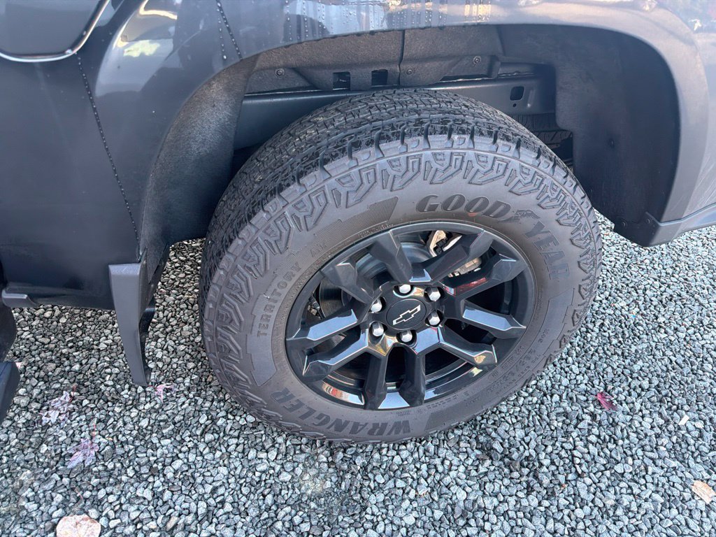 Used 2025 Chevrolet Colorado Z71 w/ Midnight Edition AWD/4WD image 12