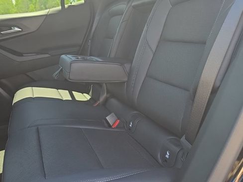 New 2026 Chevrolet Equinox LT w/ Convenience Package II FWD image 9