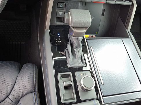 New 2026 Toyota Tundra Platinum AWD/4WD image 17