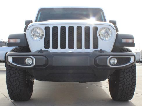 Used 2023 Jeep Gladiator Sport image 15