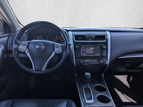 Used 2013 Nissan Altima 2.5 SL w/ Technology Pkg image 18