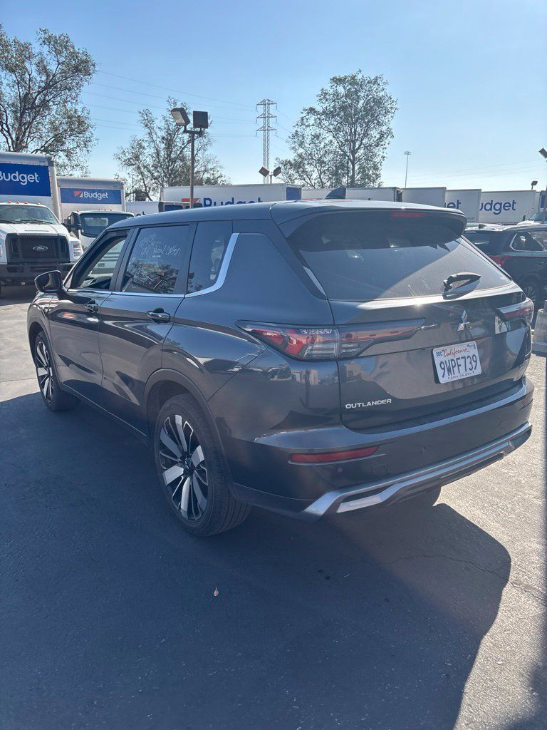 Used 2025 Mitsubishi Outlander SE AWD/4WD image 5
