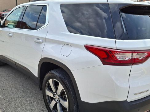 Used 2019 Chevrolet Traverse LT w/ LT Premium Package image 4