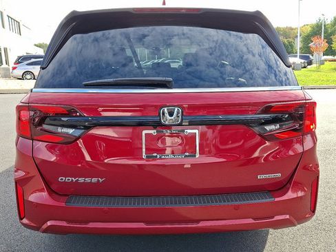 Certified 2025 Honda Odyssey Touring image 5