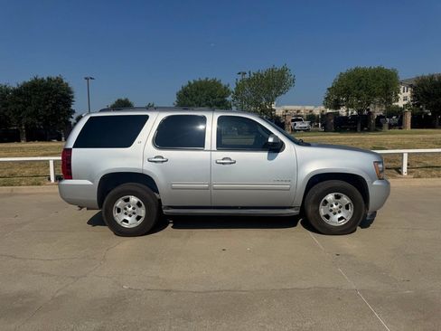Used 2012 Chevrolet Tahoe LT w/ Luxury Package AWD/4WD image 3