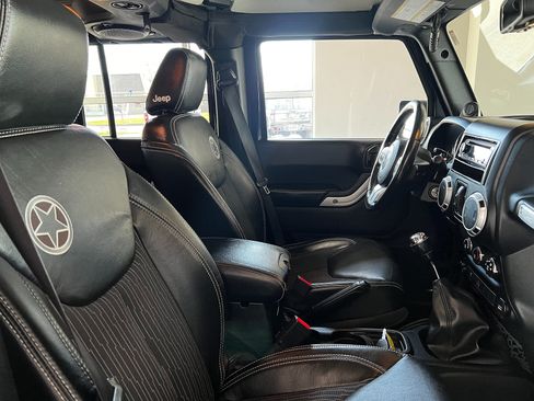 Used 2013 Jeep Wrangler Unlimited Sport AWD/4WD image 27