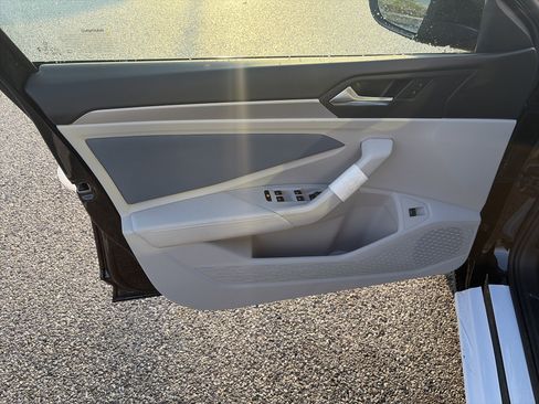 New 2026 Volkswagen Jetta SE FWD image 8