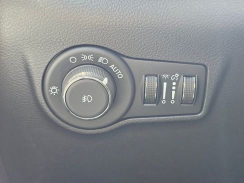 Certified 2025 Jeep Compass Limited AWD/4WD image 38