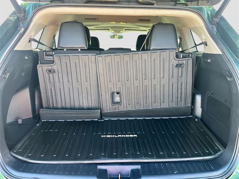 Used 2023 Toyota Highlander XLE image 26