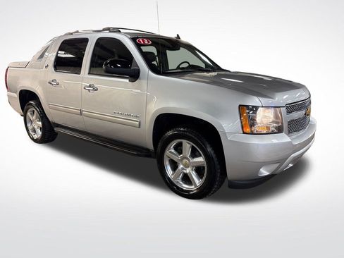 Used 2013 Chevrolet Avalanche LT w/ All-Star Edition AWD/4WD image 8