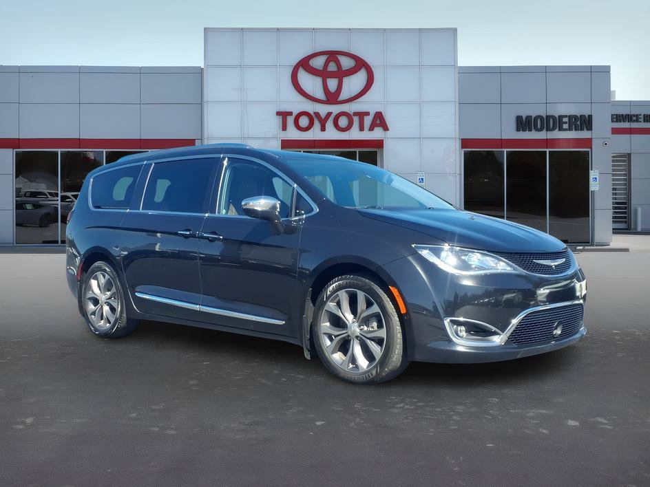 Used 2017 Chrysler Pacifica Limited FWD image 7