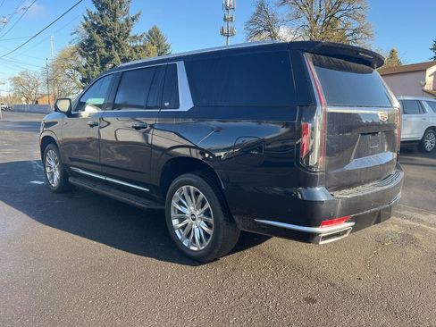 Used 2023 Cadillac Escalade ESV Premium Luxury image 4