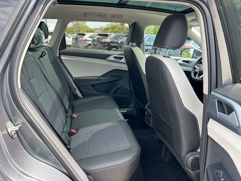 Used 2025 Volkswagen Taos SE image 40