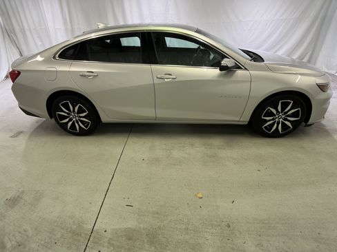 Certified 2018 Chevrolet Malibu LT FWD image 12