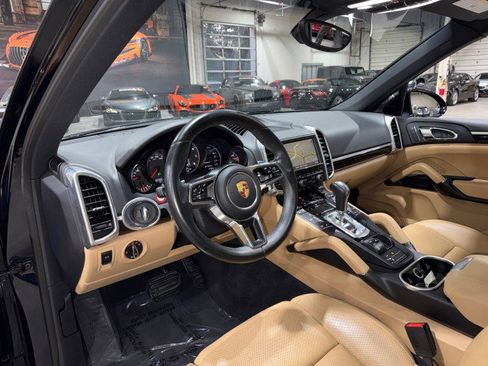 Used 2016 Porsche Cayenne image 9