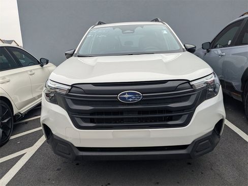 Used 2025 Subaru Forester image 2