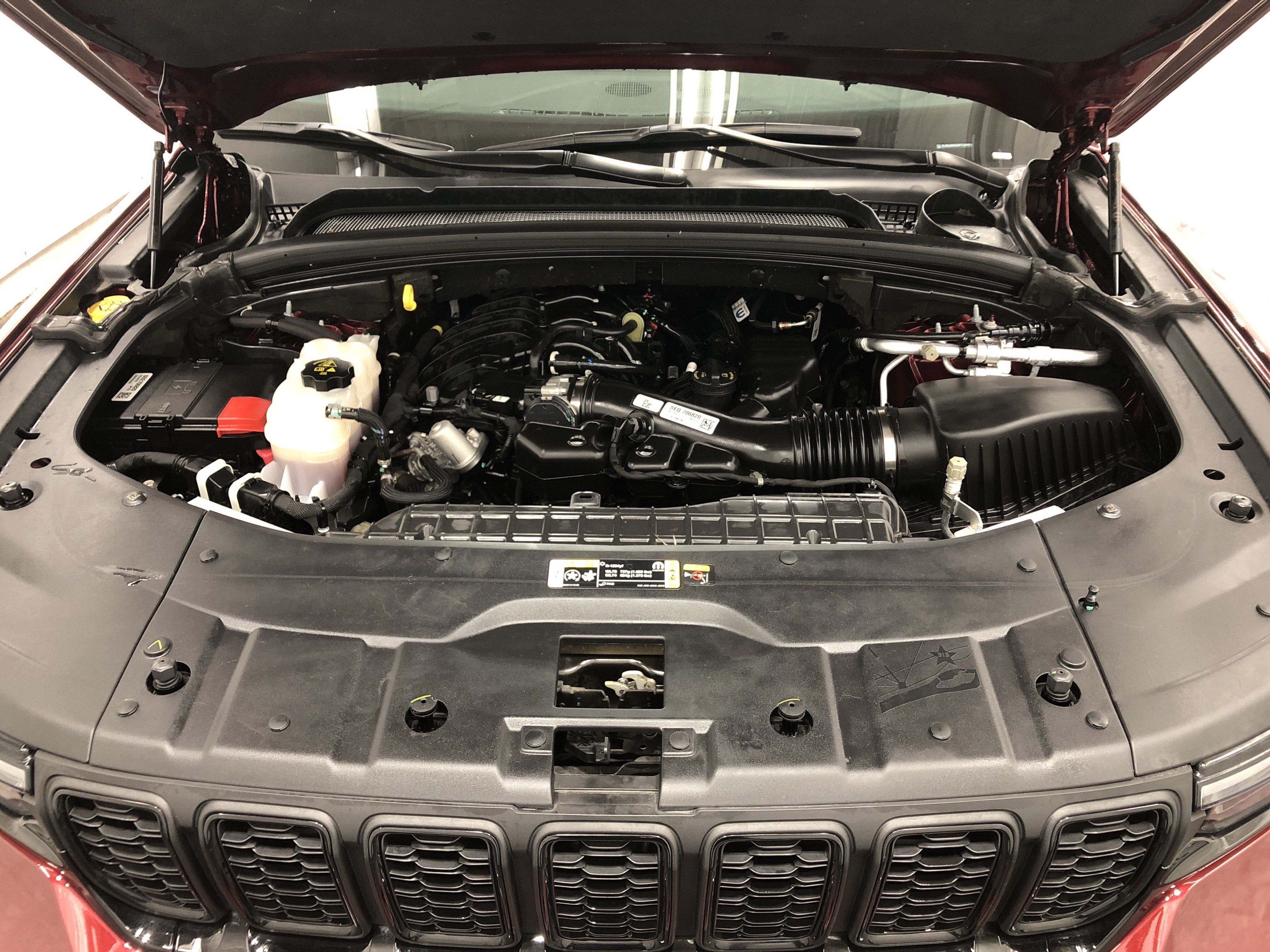 Used 2023 Jeep Grand Cherokee Altitude AWD/4WD image 8