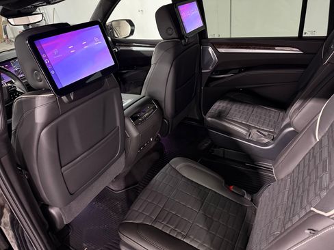 New 2025 Cadillac Escalade ESV Premium Luxury Platinum image 12