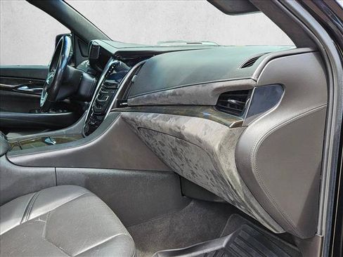 Used 2018 Cadillac Escalade ESV Platinum AWD/4WD image 19