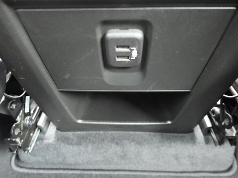 Used 2023 Chevrolet Traverse LS FWD image 24