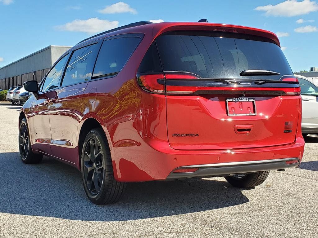 New 2027 Chrysler Pacifica Select AWD/4WD image 4