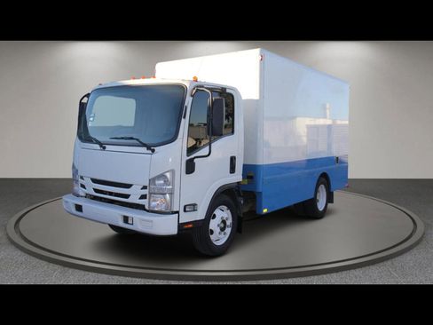 Used 2018 Isuzu NPR image 1
