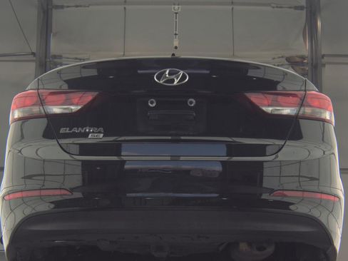 Used 2017 Hyundai Elantra SE FWD image 4