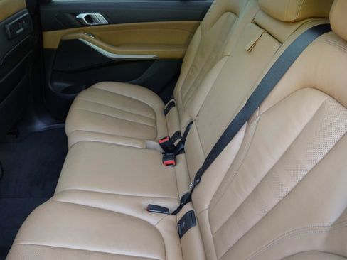 Used 2022 BMW X7 xDrive40i w/ M Sport Package AWD/4WD image 37