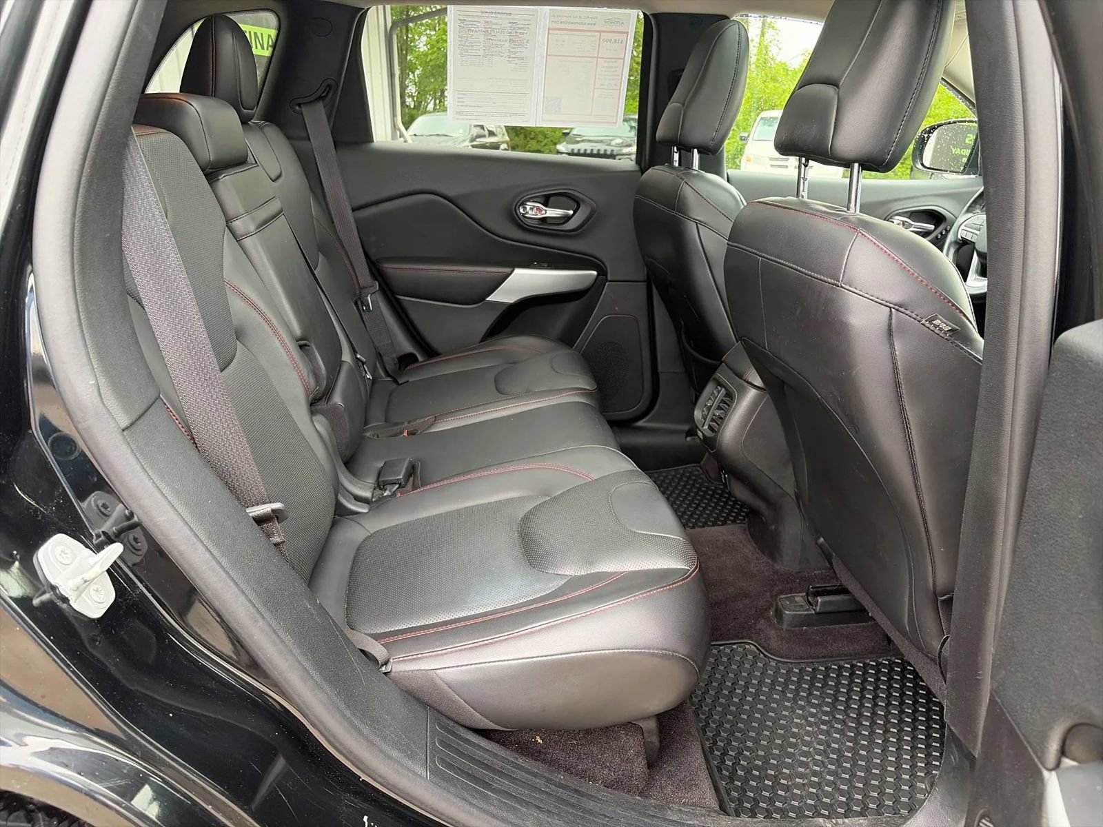 Used 2018 Jeep Cherokee Trailhawk AWD/4WD image 25