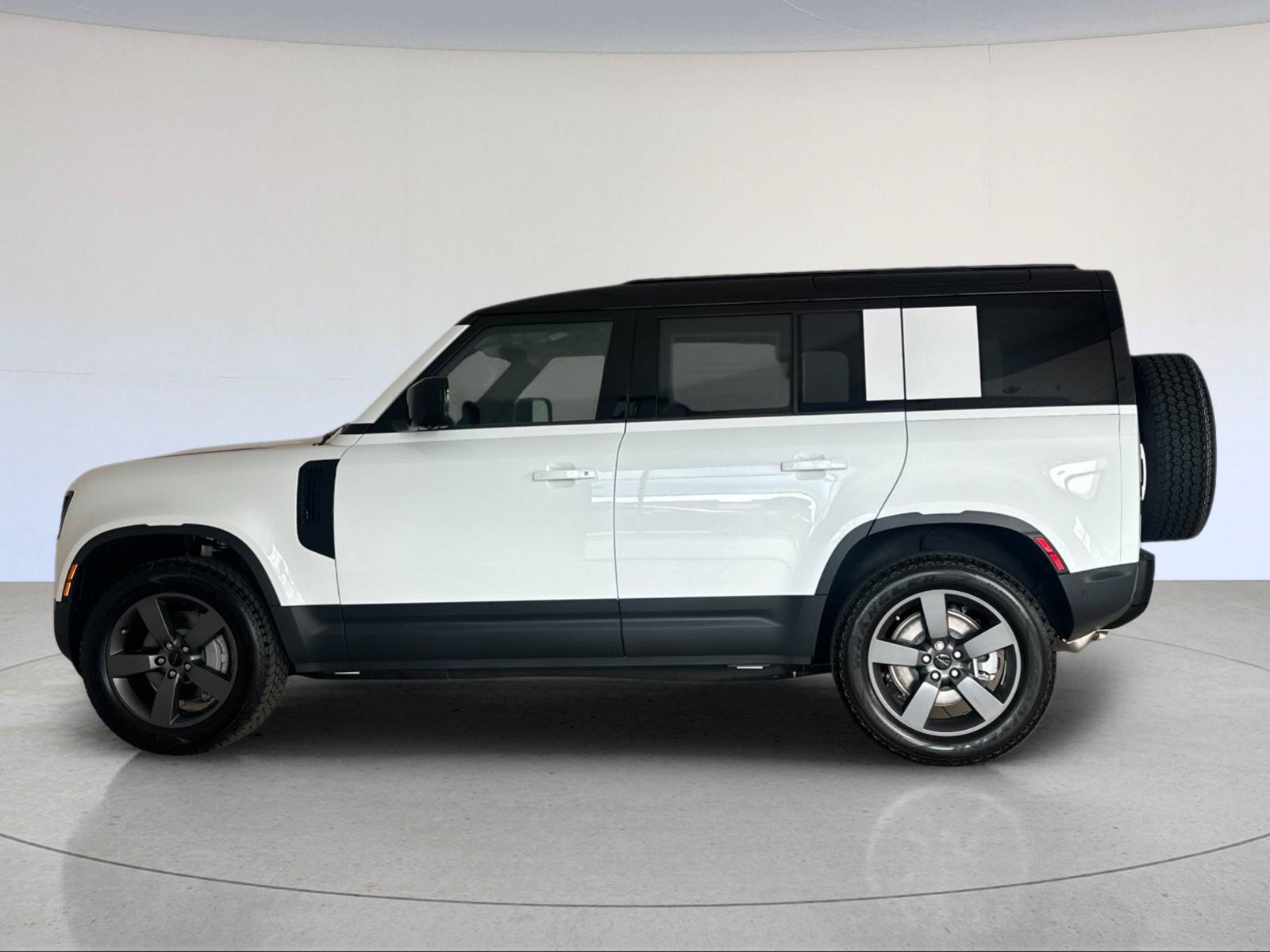 New 2026 Land Rover Defender 110 S AWD/4WD image 3